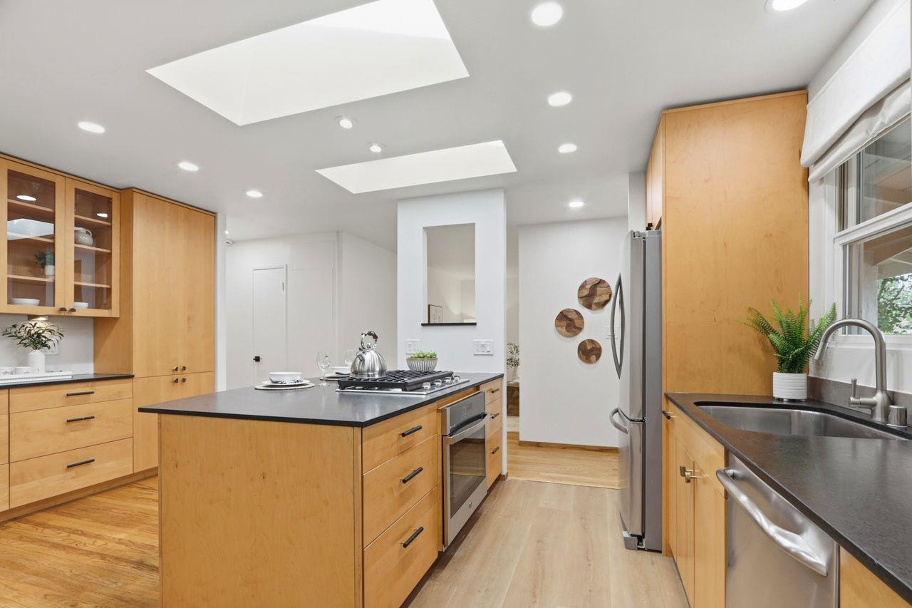 Detail Gallery Image 25 of 54 For 939 Poplar Ave, Sunnyvale,  CA 94086 - 3 Beds | 2 Baths