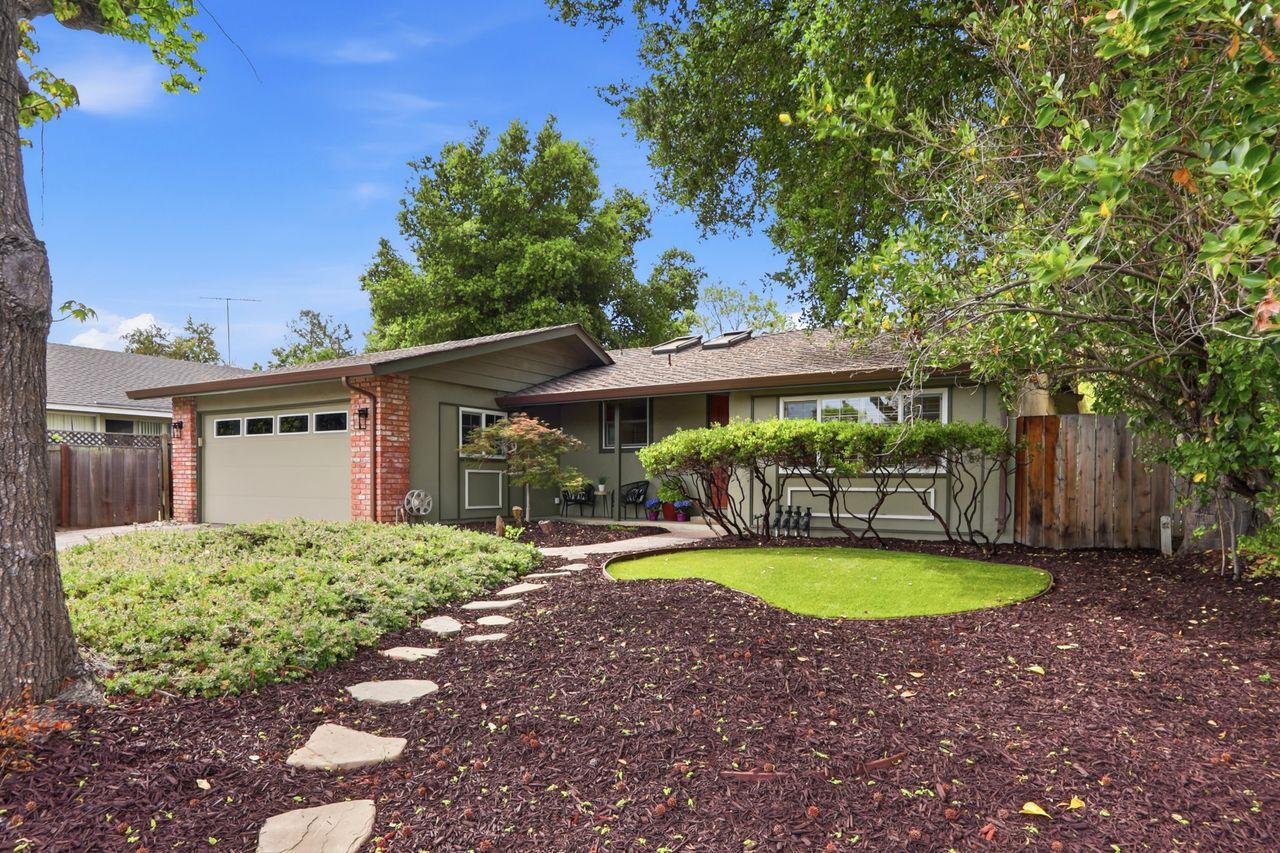 Detail Gallery Image 4 of 54 For 939 Poplar Ave, Sunnyvale,  CA 94086 - 3 Beds | 2 Baths