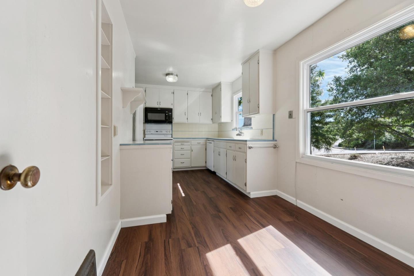 Detail Gallery Image 4 of 15 For 184 42nd Ave, San Mateo,  CA 94403 - 3 Beds | 1/1 Baths