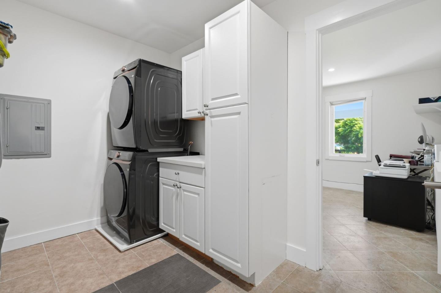 Detail Gallery Image 12 of 32 For 3101 Glendale Ave, Redwood City,  CA 94063 - 3 Beds | 2 Baths