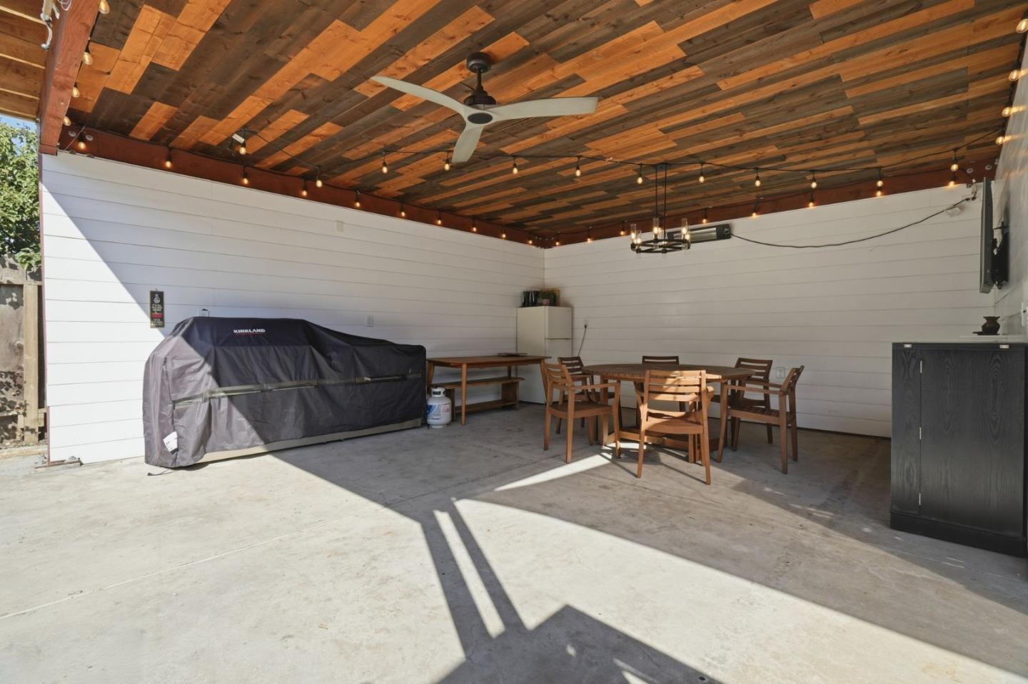 Detail Gallery Image 29 of 32 For 3101 Glendale Ave, Redwood City,  CA 94063 - 3 Beds | 2 Baths