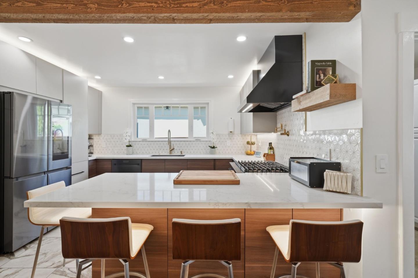 Detail Gallery Image 7 of 32 For 3101 Glendale Ave, Redwood City,  CA 94063 - 3 Beds | 2 Baths