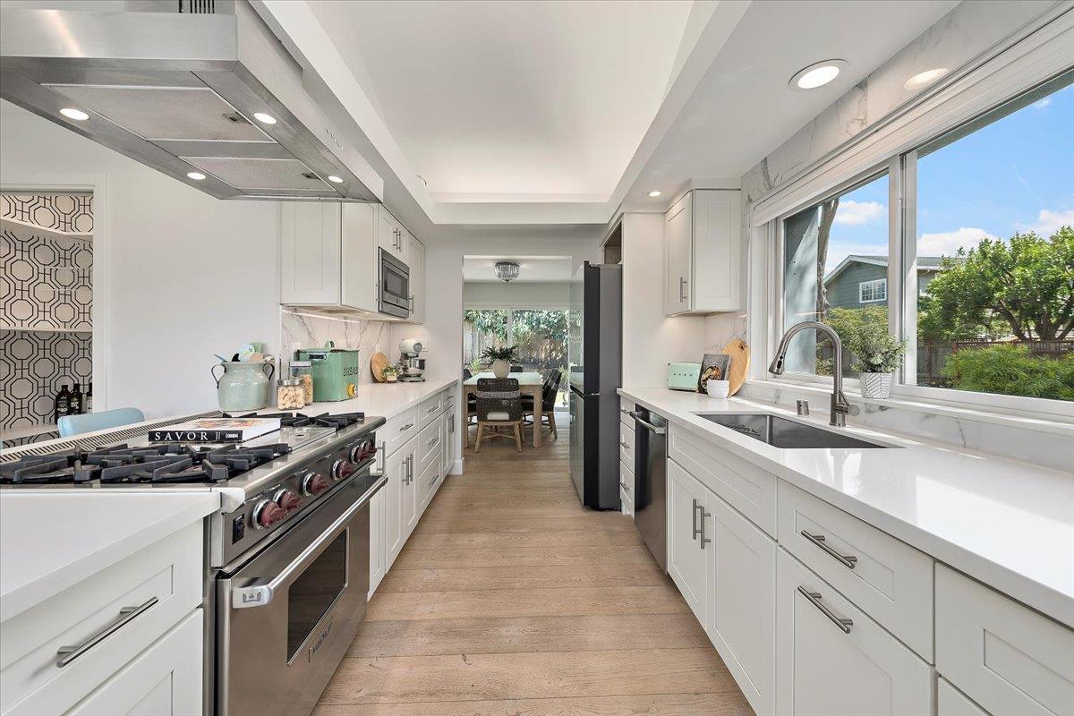 Detail Gallery Image 17 of 46 For 2060 Avignon Pl, Half Moon Bay,  CA 94019 - 5 Beds | 3 Baths