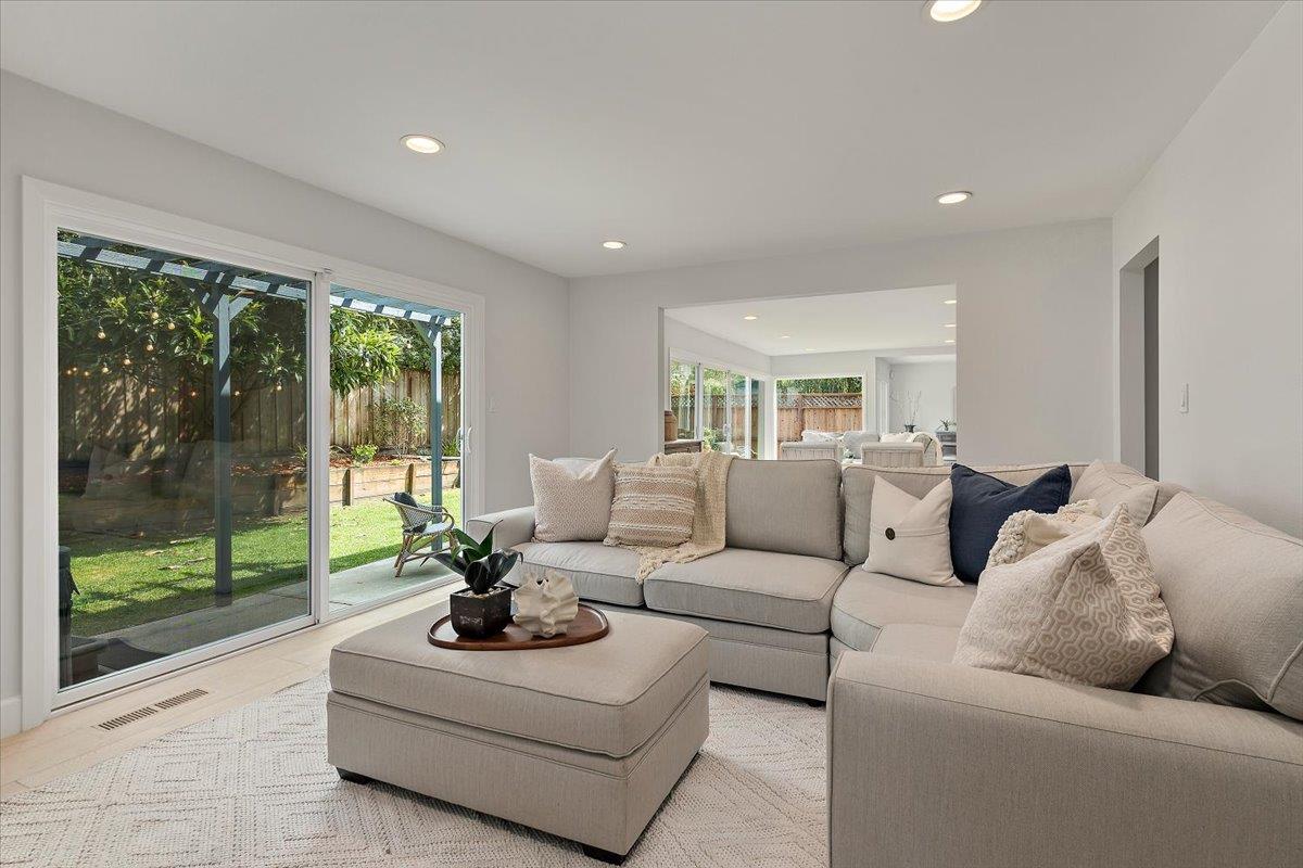 Detail Gallery Image 21 of 46 For 2060 Avignon Pl, Half Moon Bay,  CA 94019 - 5 Beds | 3 Baths