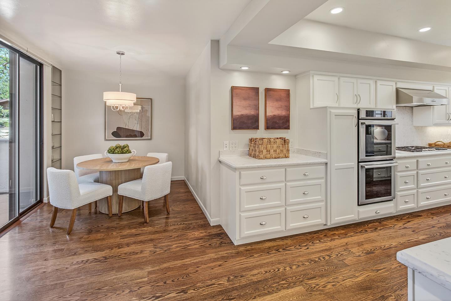 Detail Gallery Image 10 of 41 For 10 Mansion Ct #713,  Menlo Park,  CA 94025 - 3 Beds | 2/1 Baths