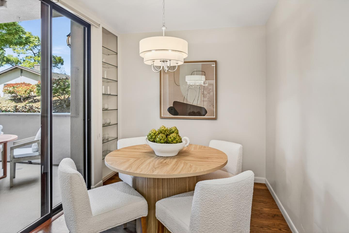 Detail Gallery Image 11 of 41 For 10 Mansion Ct #713,  Menlo Park,  CA 94025 - 3 Beds | 2/1 Baths