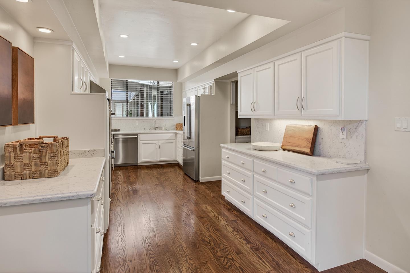 Detail Gallery Image 12 of 41 For 10 Mansion Ct #713,  Menlo Park,  CA 94025 - 3 Beds | 2/1 Baths