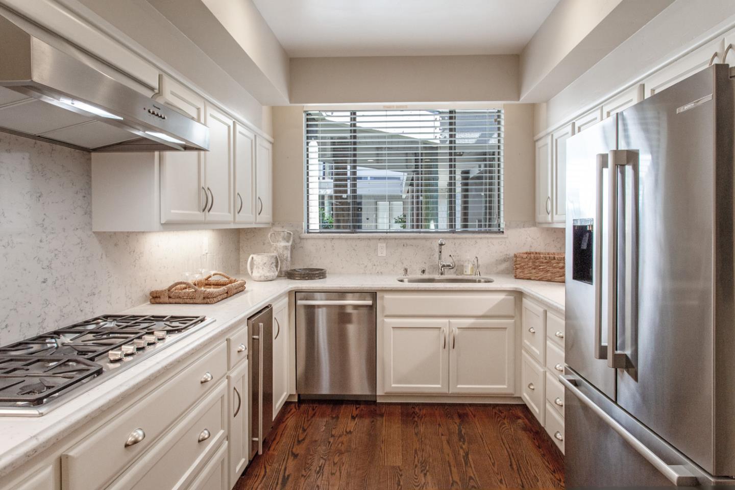 Detail Gallery Image 13 of 41 For 10 Mansion Ct #713,  Menlo Park,  CA 94025 - 3 Beds | 2/1 Baths