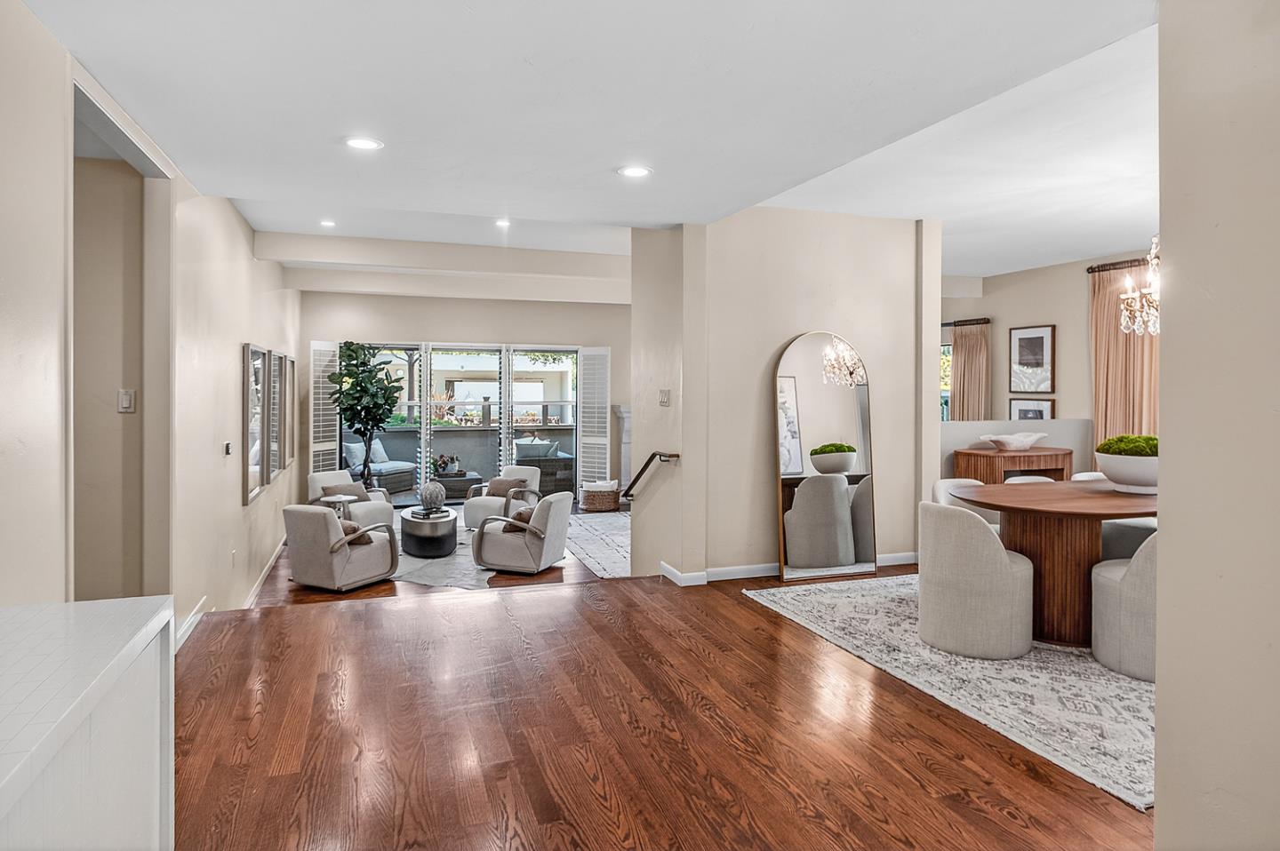 Detail Gallery Image 3 of 41 For 10 Mansion Ct #713,  Menlo Park,  CA 94025 - 3 Beds | 2/1 Baths