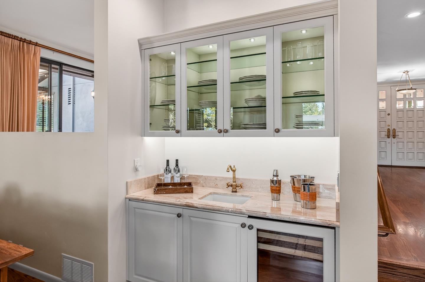 Detail Gallery Image 8 of 41 For 10 Mansion Ct #713,  Menlo Park,  CA 94025 - 3 Beds | 2/1 Baths