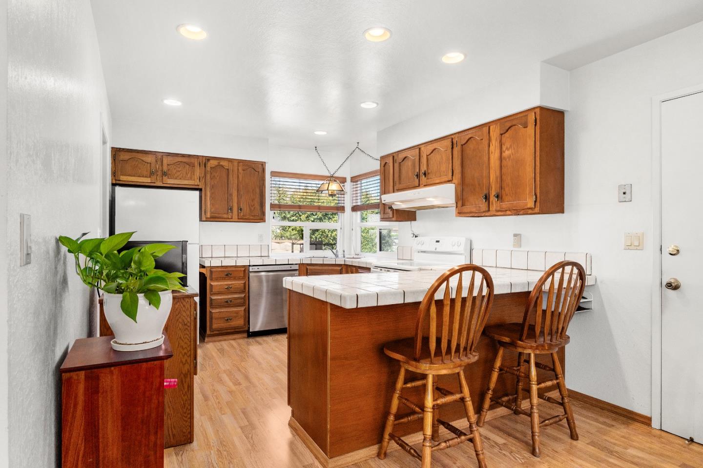 Detail Gallery Image 7 of 28 For 459 Vivienne Dr, Watsonville,  CA 95076 - 2 Beds | 2 Baths