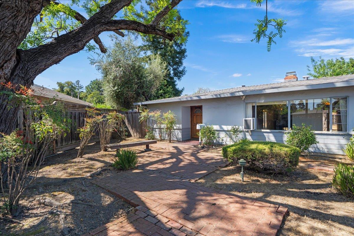 Detail Gallery Image 3 of 32 For 12649 Paseo Olivos, Saratoga,  CA 95070 - 3 Beds | 2/1 Baths