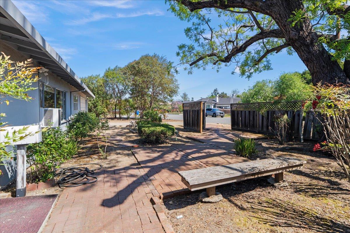 Detail Gallery Image 4 of 32 For 12649 Paseo Olivos, Saratoga,  CA 95070 - 3 Beds | 2/1 Baths