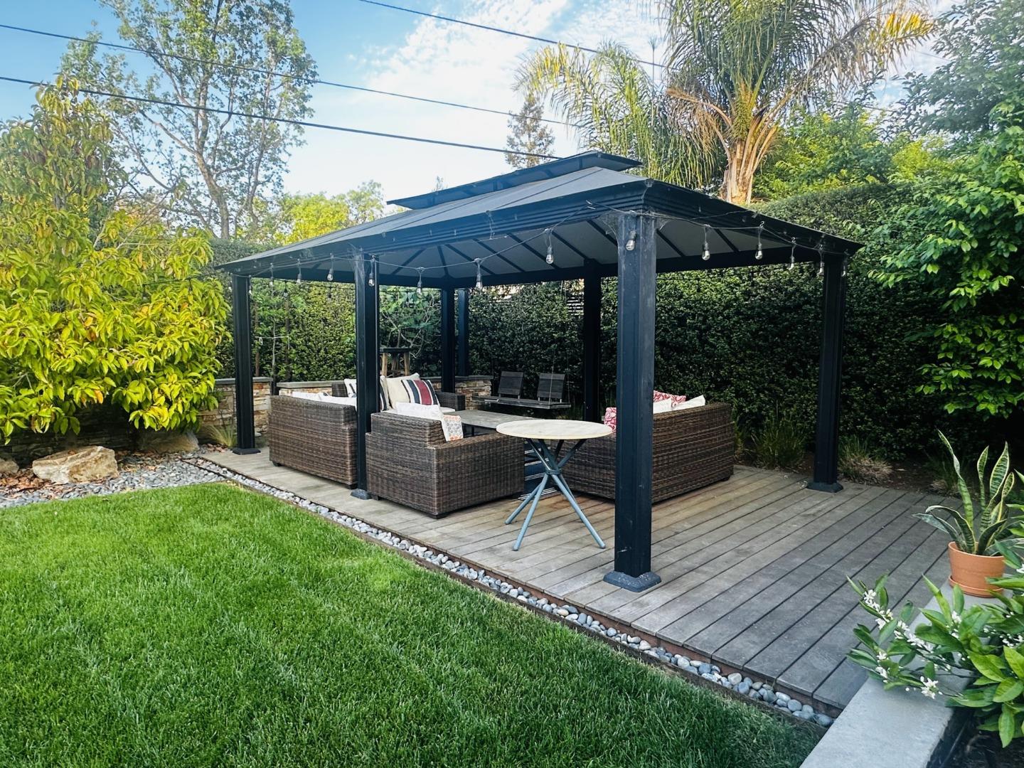 Detail Gallery Image 16 of 17 For 3179 Bryant St, Palo Alto,  CA 94306 - 4 Beds | 4 Baths