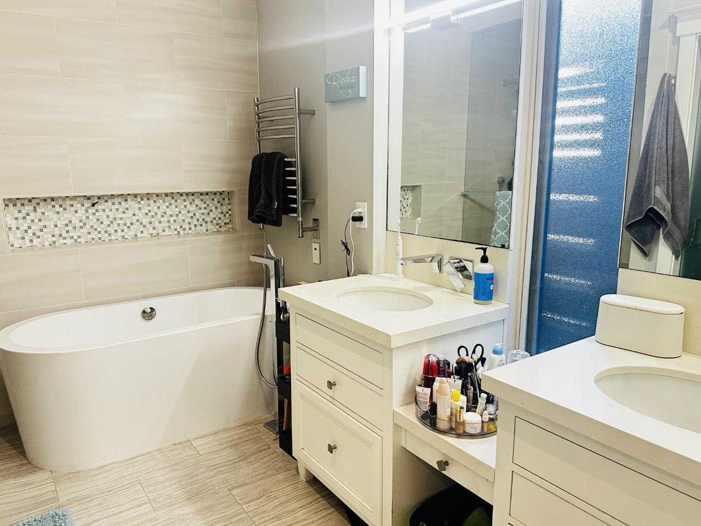 Detail Gallery Image 9 of 17 For 3179 Bryant St, Palo Alto,  CA 94306 - 4 Beds | 4 Baths