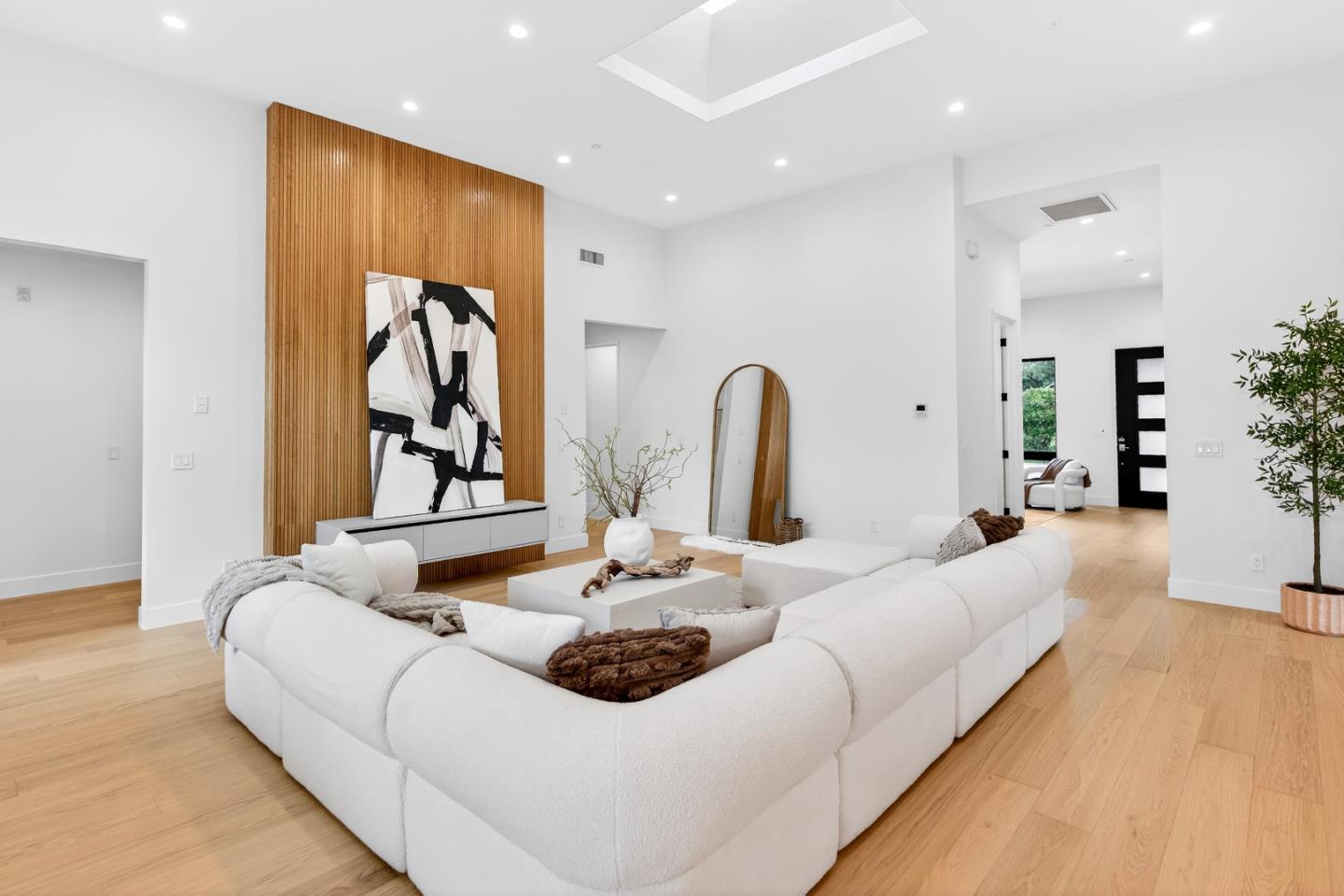 Detail Gallery Image 10 of 60 For 1808 Fallen Leaf Ln, Los Altos,  CA 94024 - 5 Beds | 5/1 Baths