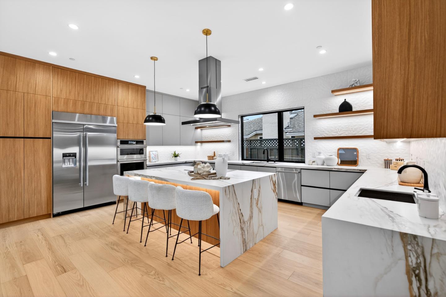 Detail Gallery Image 13 of 60 For 1808 Fallen Leaf Ln, Los Altos,  CA 94024 - 5 Beds | 5/1 Baths