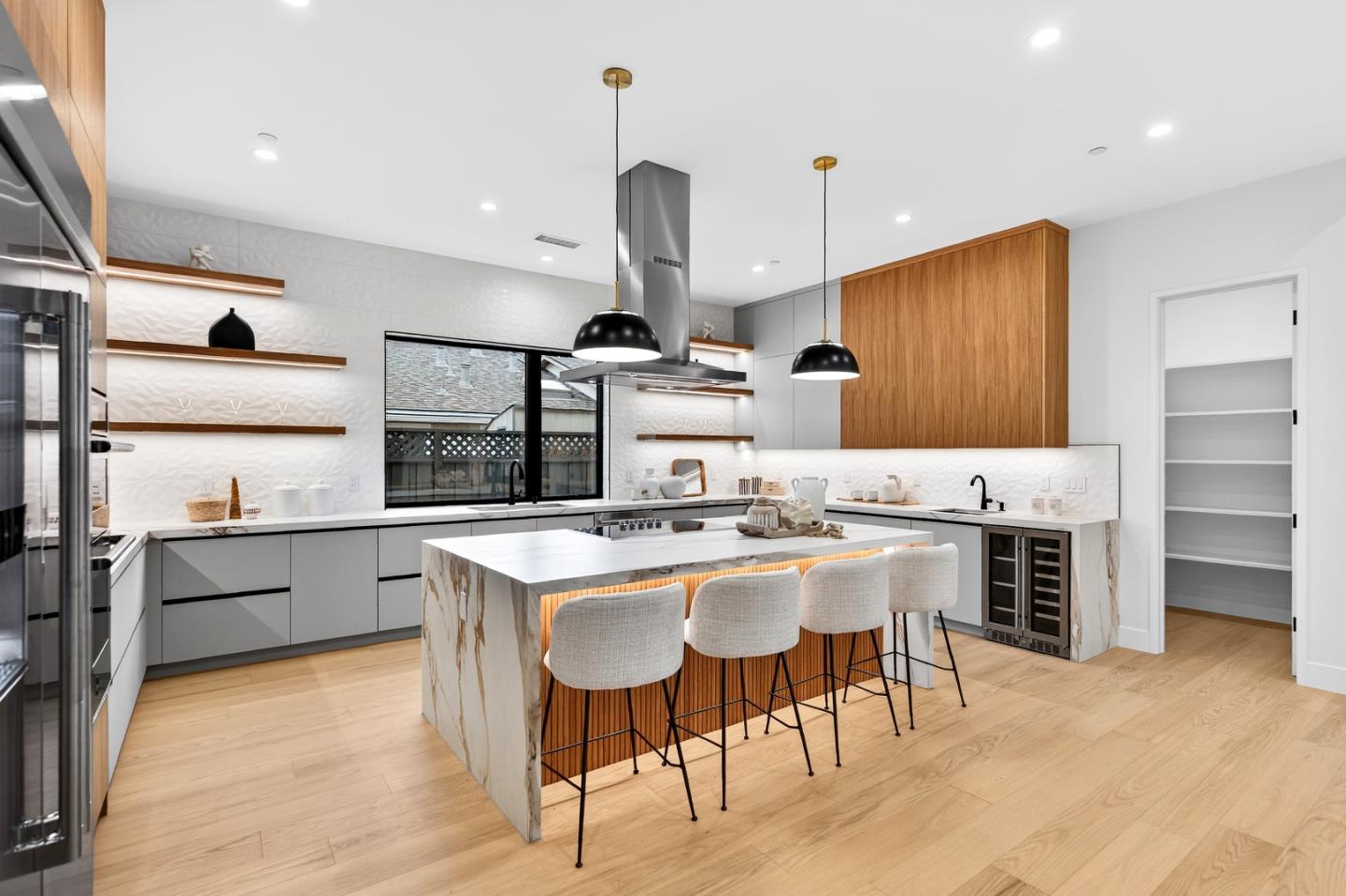 Detail Gallery Image 14 of 60 For 1808 Fallen Leaf Ln, Los Altos,  CA 94024 - 5 Beds | 5/1 Baths