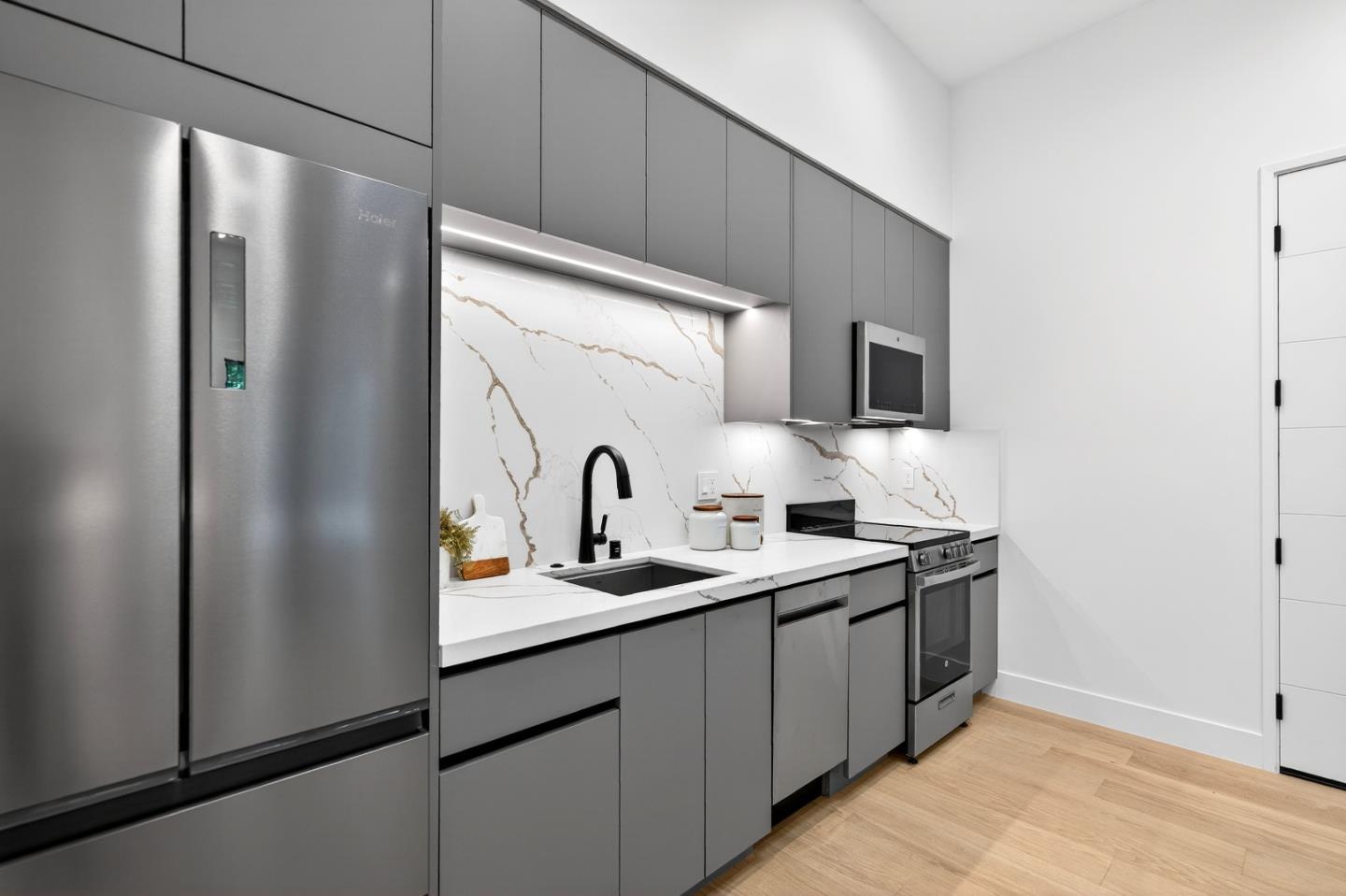 Detail Gallery Image 44 of 60 For 1808 Fallen Leaf Ln, Los Altos,  CA 94024 - 5 Beds | 5/1 Baths