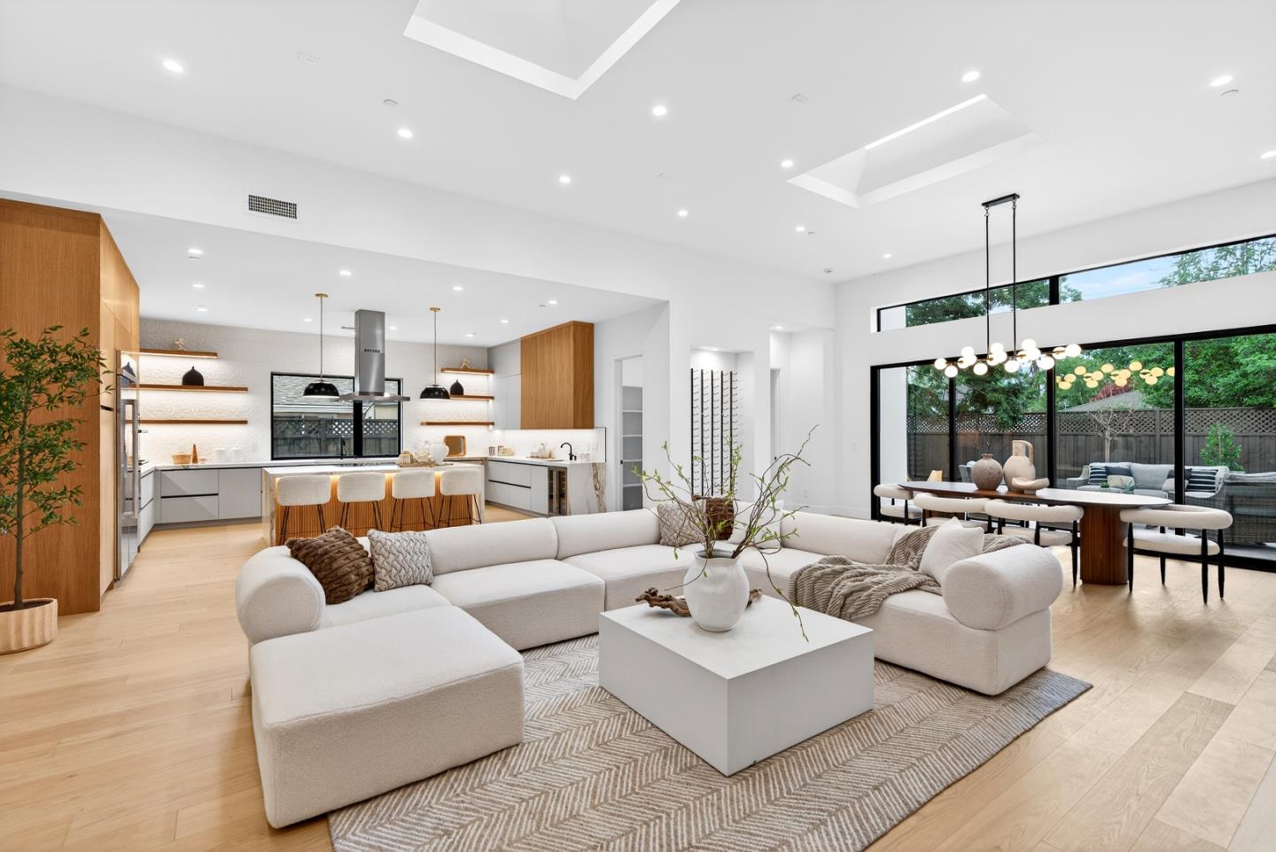 Detail Gallery Image 7 of 60 For 1808 Fallen Leaf Ln, Los Altos,  CA 94024 - 5 Beds | 5/1 Baths