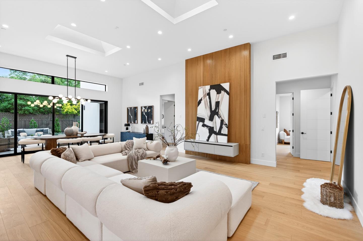 Detail Gallery Image 8 of 60 For 1808 Fallen Leaf Ln, Los Altos,  CA 94024 - 5 Beds | 5/1 Baths