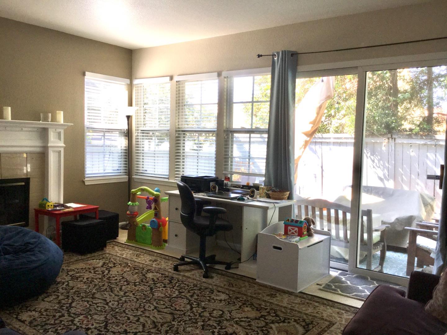 Detail Gallery Image 10 of 30 For 6 Dockside Cir, Redwood City,  CA 94065 - 4 Beds | 3/1 Baths