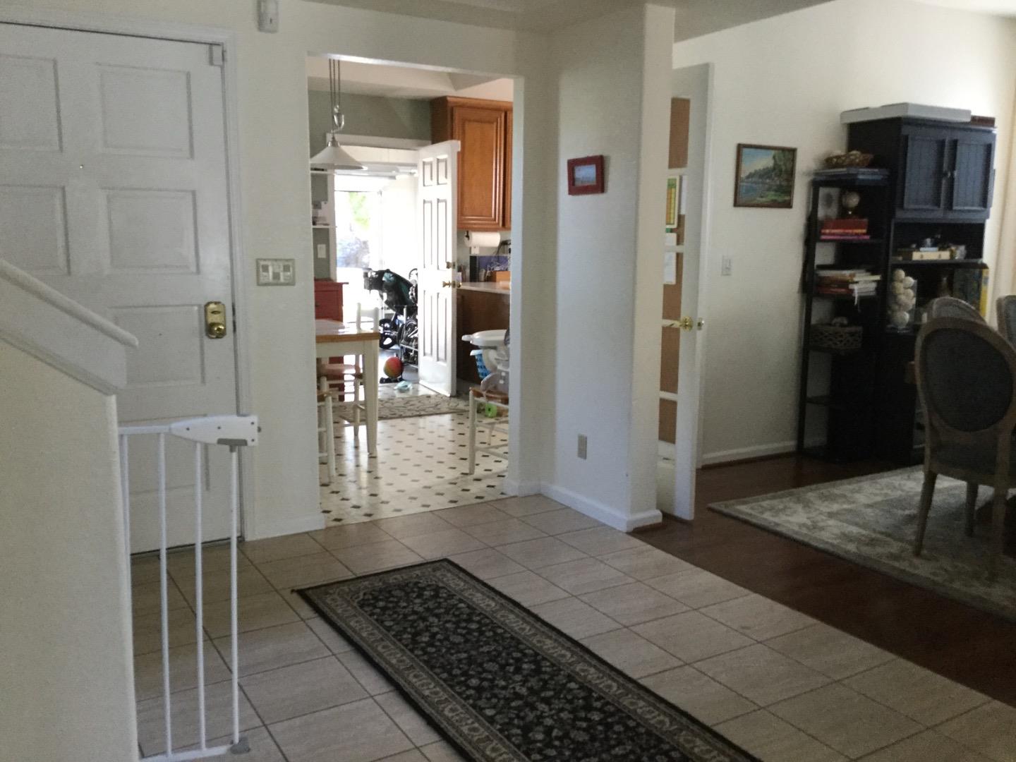 Detail Gallery Image 12 of 30 For 6 Dockside Cir, Redwood City,  CA 94065 - 4 Beds | 3/1 Baths