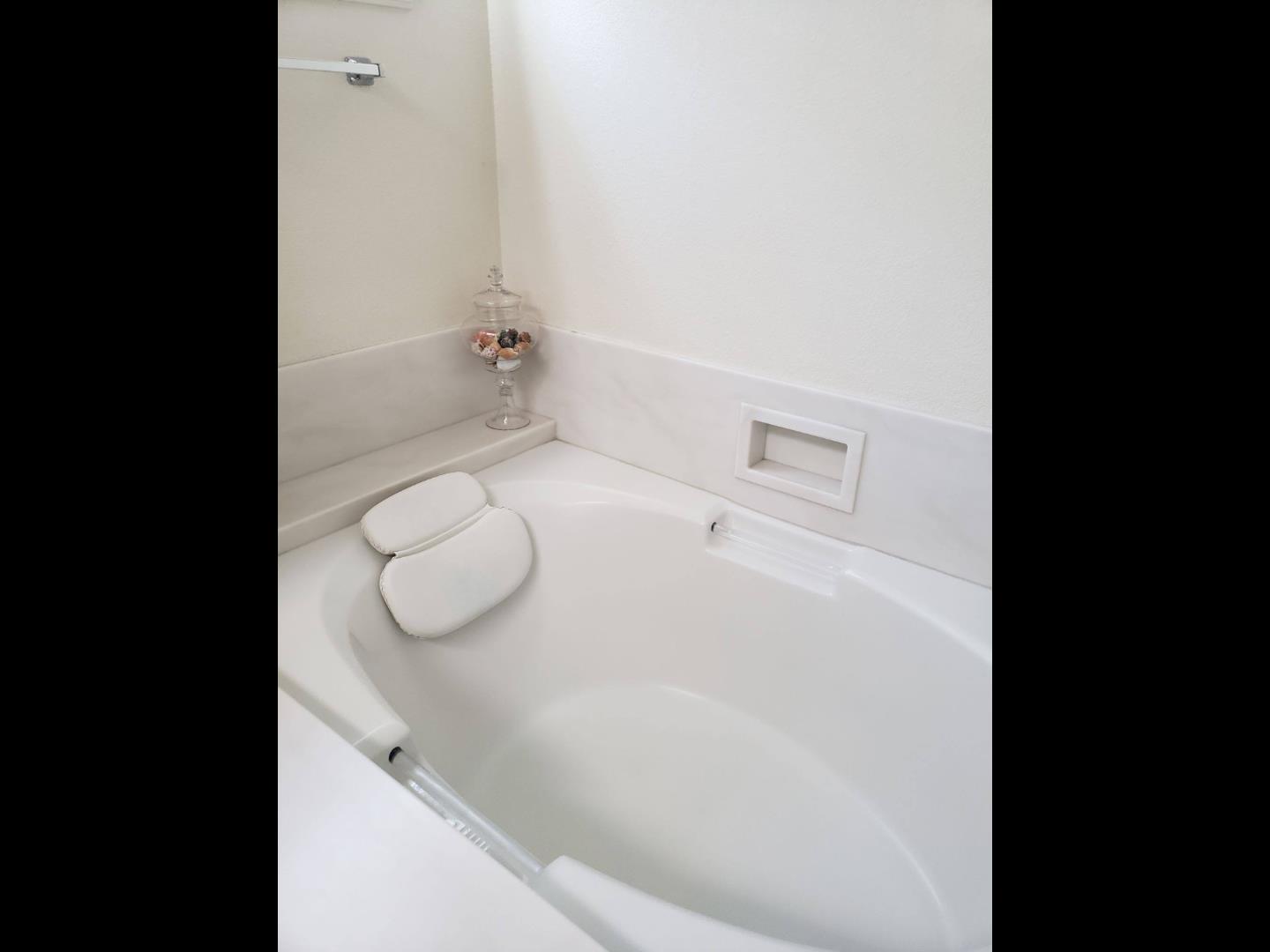 Detail Gallery Image 20 of 30 For 6 Dockside Cir, Redwood City,  CA 94065 - 4 Beds | 3/1 Baths