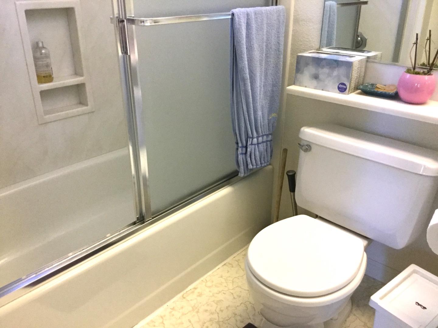 Detail Gallery Image 21 of 30 For 6 Dockside Cir, Redwood City,  CA 94065 - 4 Beds | 3/1 Baths