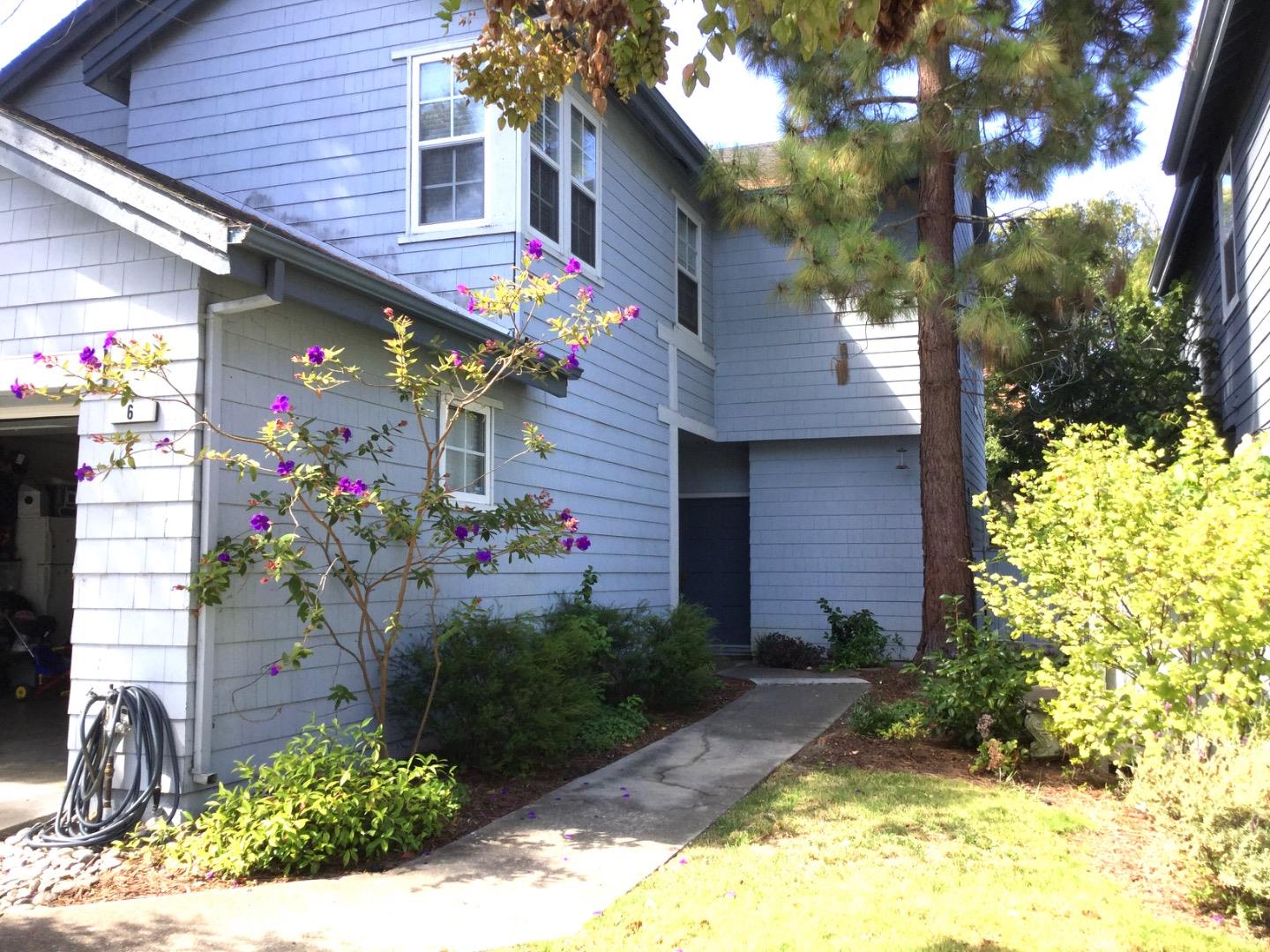 Detail Gallery Image 4 of 30 For 6 Dockside Cir, Redwood City,  CA 94065 - 4 Beds | 3/1 Baths