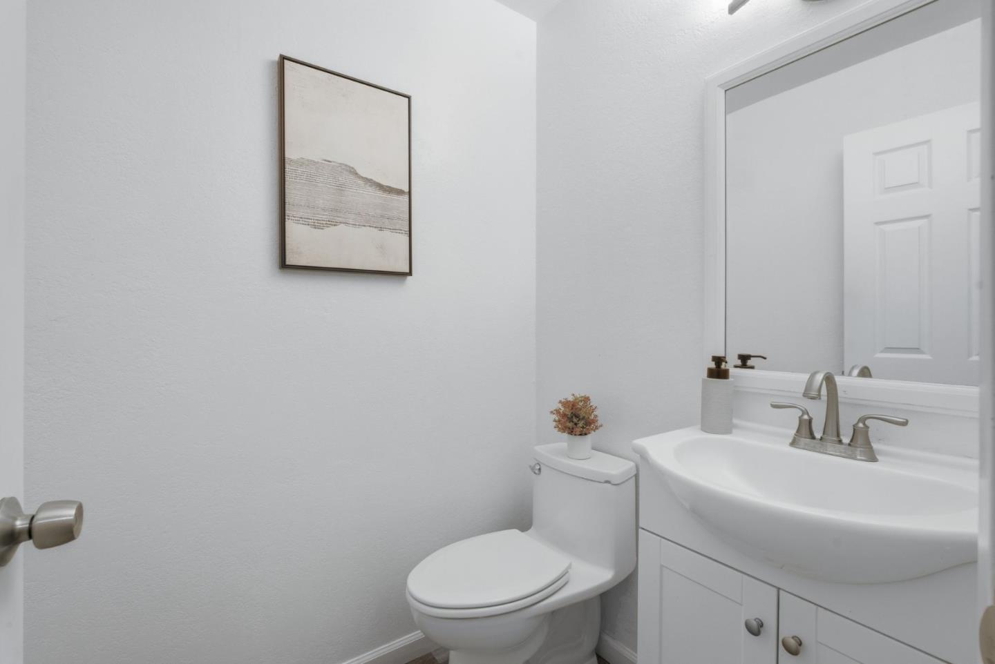 Detail Gallery Image 32 of 57 For 1992 Uphall Ct, San Jose,  CA 95121 - 4 Beds | 1/1 Baths