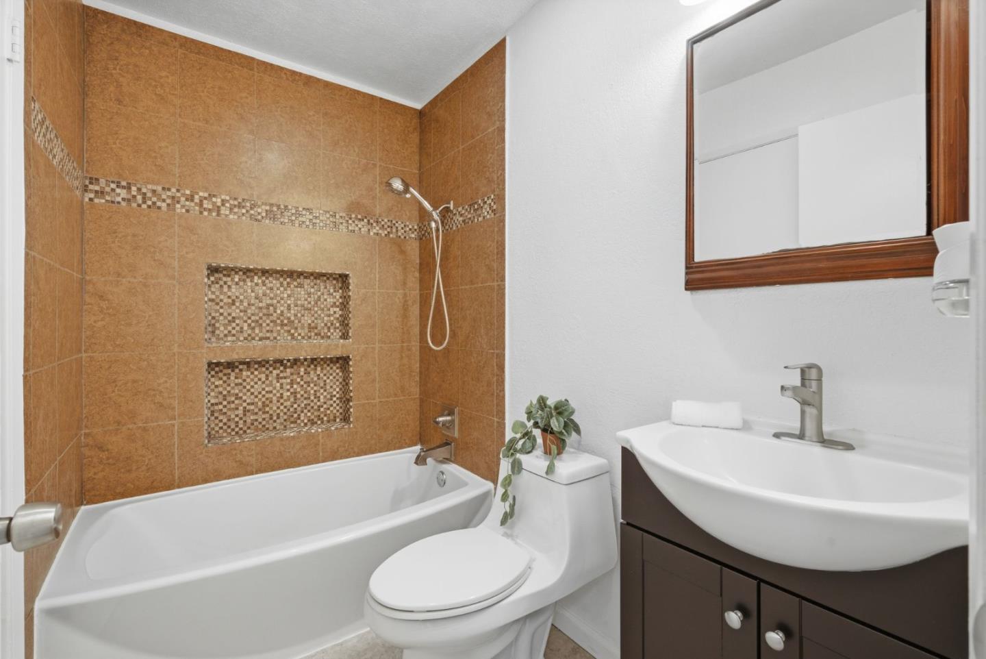 Detail Gallery Image 35 of 57 For 1992 Uphall Ct, San Jose,  CA 95121 - 4 Beds | 1/1 Baths