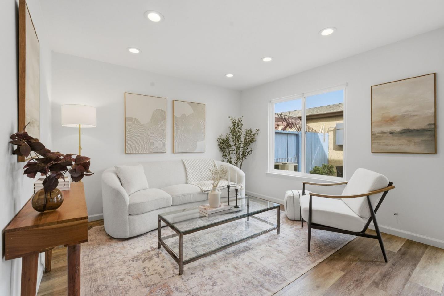 Detail Gallery Image 5 of 57 For 1992 Uphall Ct, San Jose,  CA 95121 - 4 Beds | 1/1 Baths