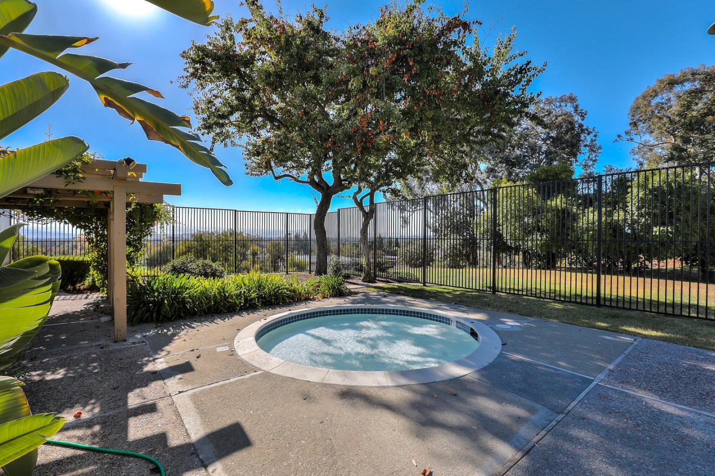 Detail Gallery Image 52 of 57 For 1992 Uphall Ct, San Jose,  CA 95121 - 4 Beds | 1/1 Baths