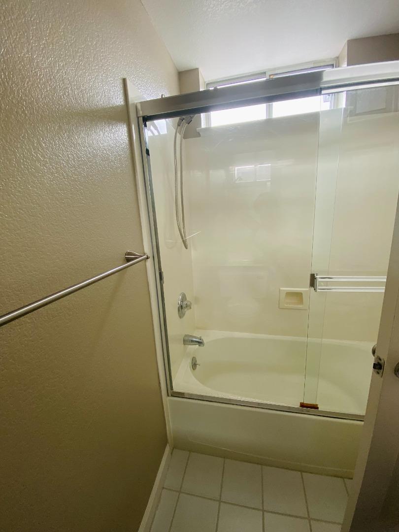 Detail Gallery Image 19 of 25 For Meridian, Redwood City,  CA 94065 - 2 Beds | 2/1 Baths