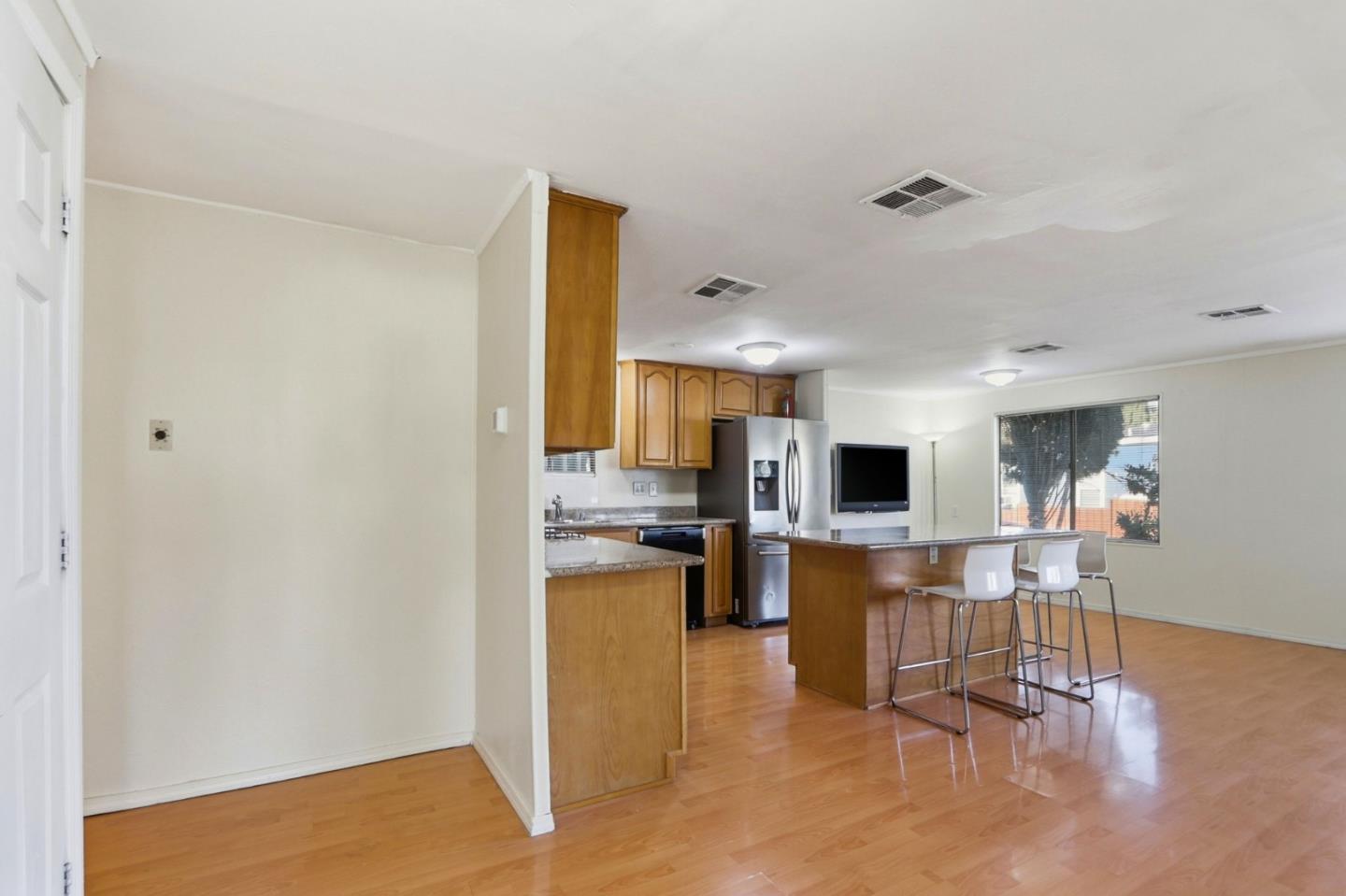 Detail Gallery Image 12 of 36 For 900 Golden Wheel Park Dr #01,  San Jose,  CA 95112 - 3 Beds | 2 Baths