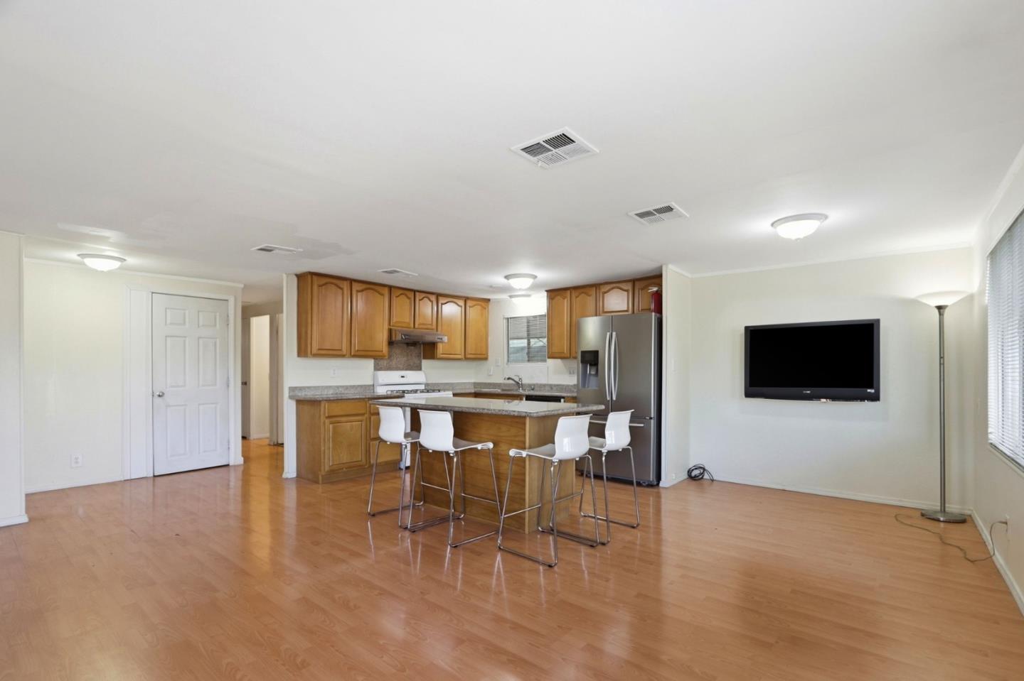 Detail Gallery Image 14 of 36 For 900 Golden Wheel Park Dr #01,  San Jose,  CA 95112 - 3 Beds | 2 Baths
