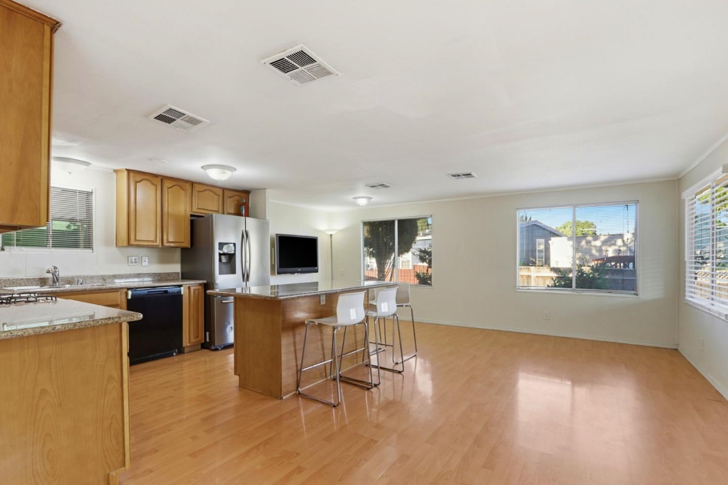 Detail Gallery Image 15 of 36 For 900 Golden Wheel Park Dr #01,  San Jose,  CA 95112 - 3 Beds | 2 Baths