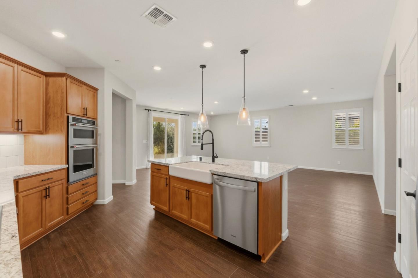 Detail Gallery Image 10 of 32 For 608 Somerset Way, Patterson,  CA 95363 - 3 Beds | 2 Baths