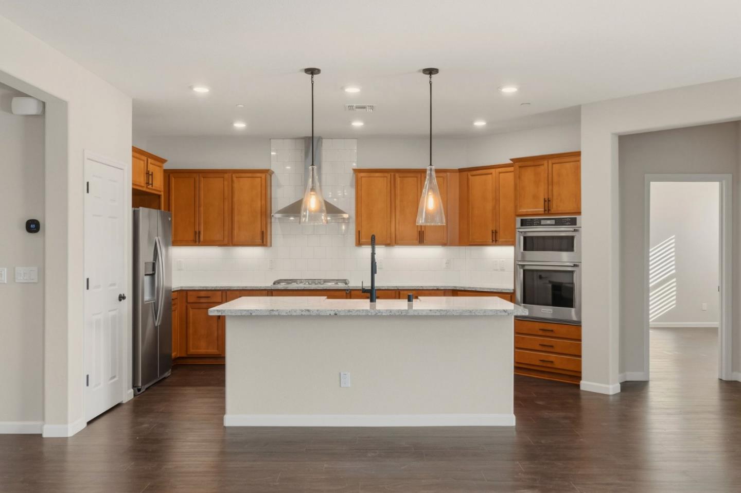 Detail Gallery Image 7 of 32 For 608 Somerset Way, Patterson,  CA 95363 - 3 Beds | 2 Baths