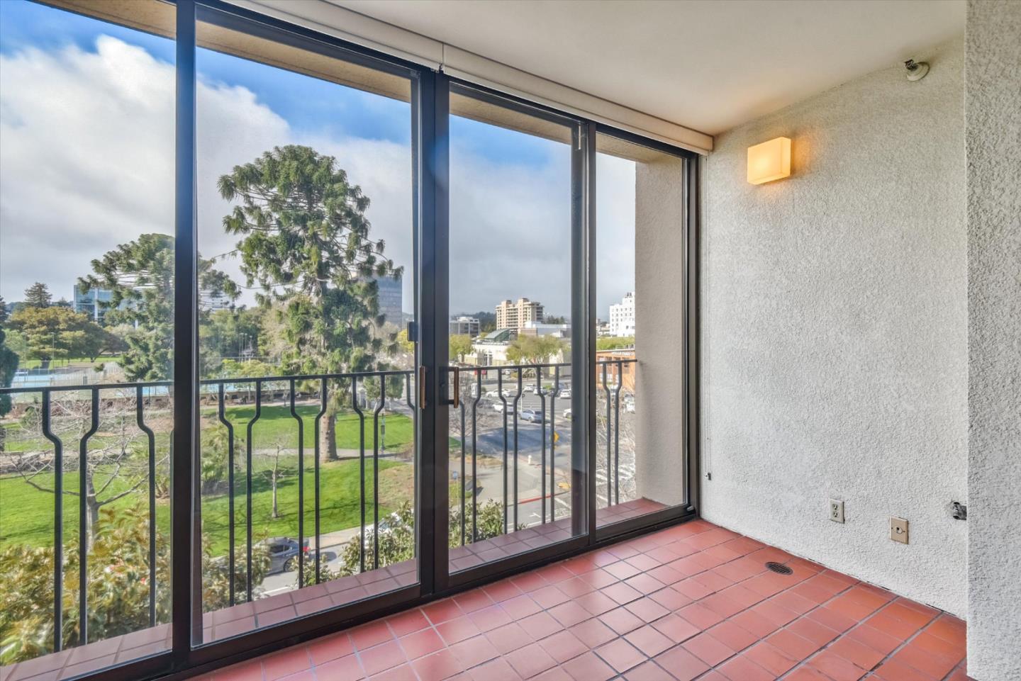 Detail Gallery Image 12 of 43 For 555 Laurel Ave #415,  San Mateo,  CA 94401 - 1 Beds | 2 Baths