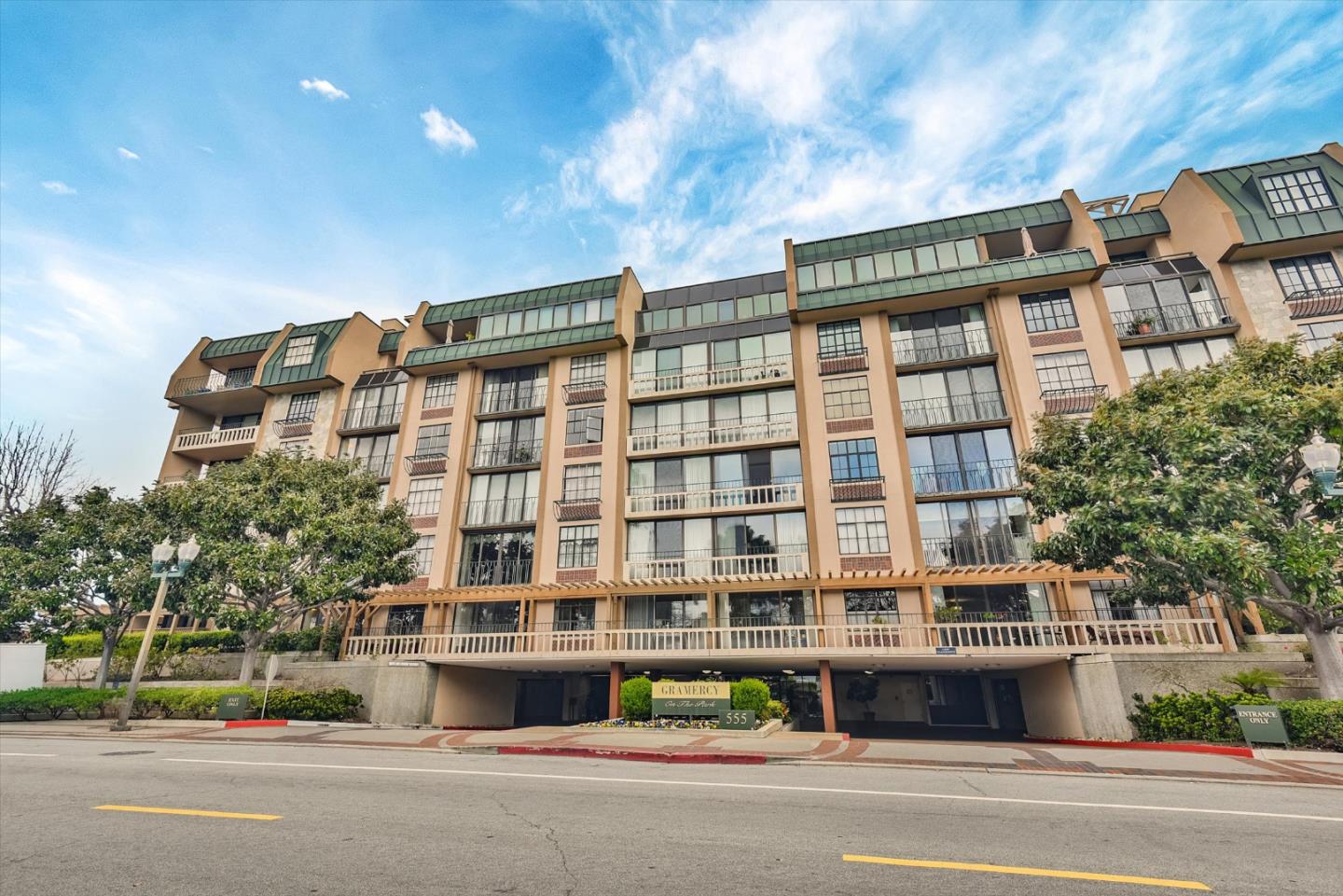 Detail Gallery Image 2 of 43 For 555 Laurel Ave #415,  San Mateo,  CA 94401 - 1 Beds | 2 Baths