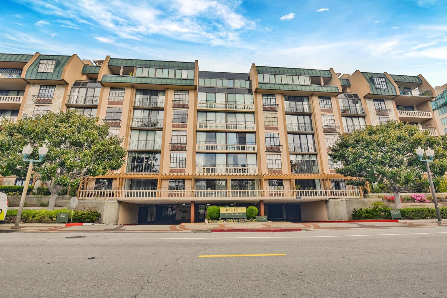 Detail Gallery Image 3 of 43 For 555 Laurel Ave #415,  San Mateo,  CA 94401 - 1 Beds | 2 Baths