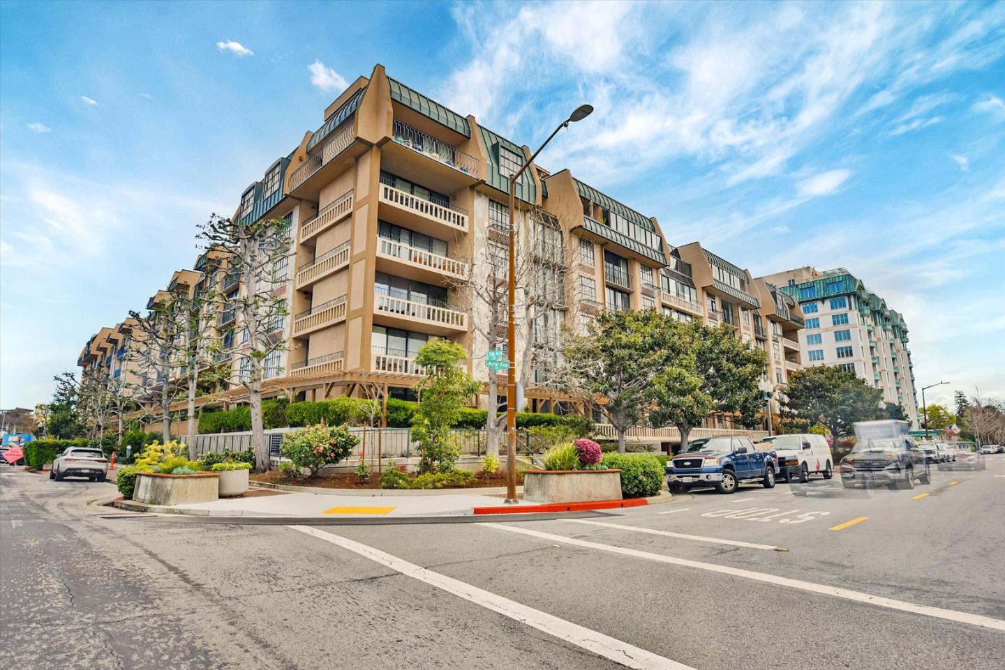 Detail Gallery Image 4 of 43 For 555 Laurel Ave #415,  San Mateo,  CA 94401 - 1 Beds | 2 Baths