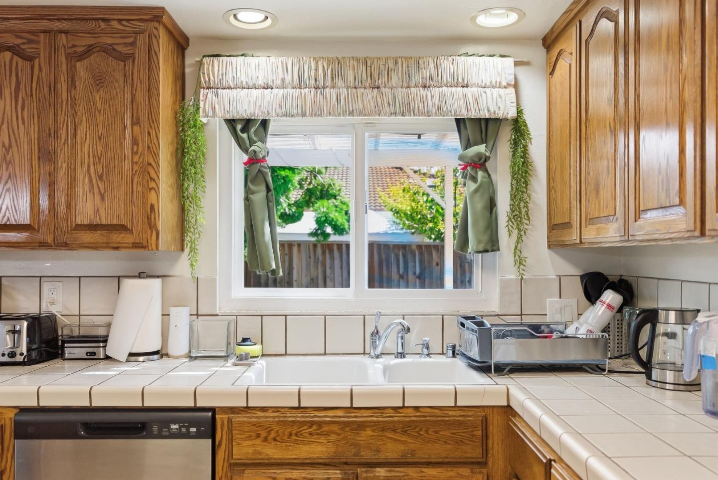 Detail Gallery Image 17 of 49 For 19170 Tilson Ave, Cupertino,  CA 95014 - 5 Beds | 3 Baths