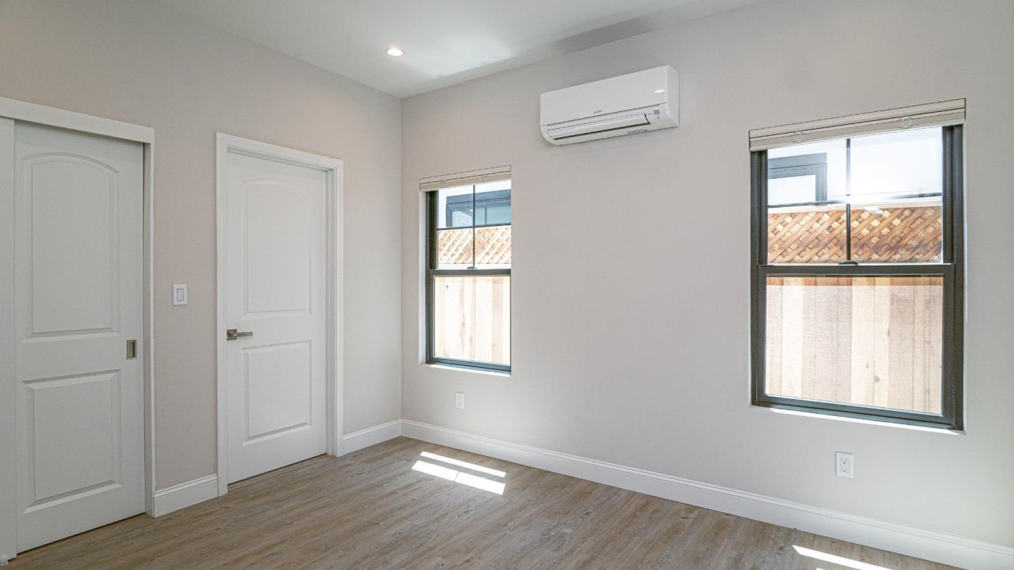 Detail Gallery Image 5 of 10 For 295 Murlagan Ave, Mountain View,  CA 94043 - 3 Beds | 2 Baths