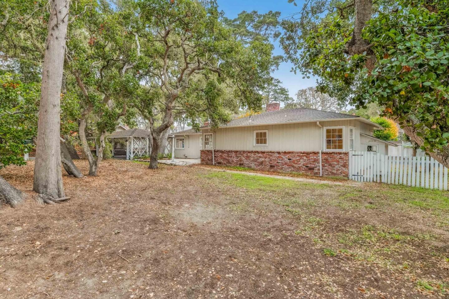 Detail Gallery Image 7 of 47 For 25905 Junipero Ave, Carmel,  CA 93923 - 4 Beds | 2/1 Baths