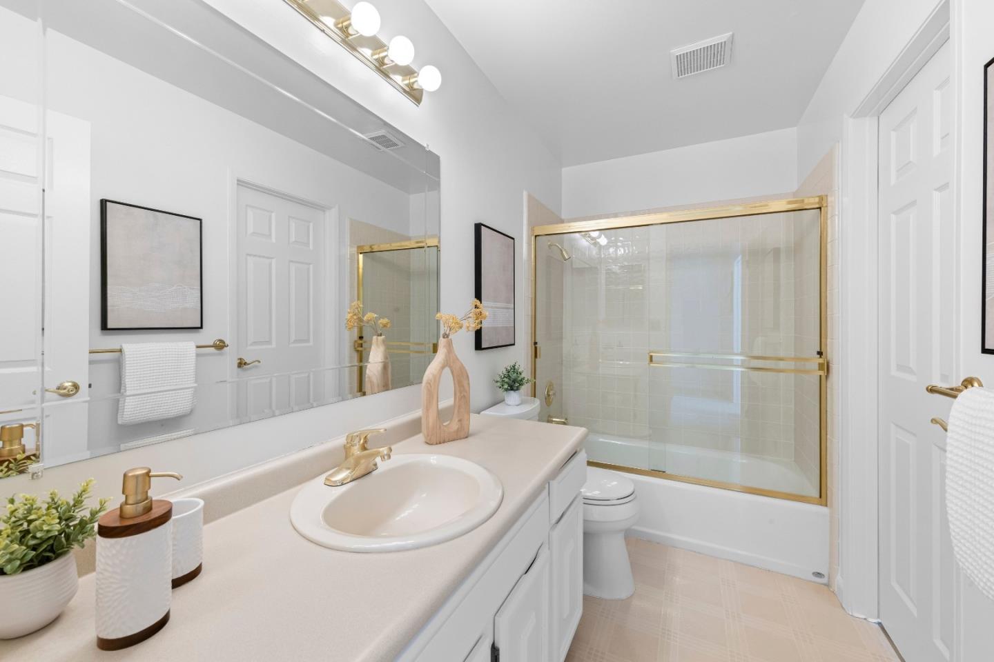 Detail Gallery Image 27 of 45 For 6046 Calle De Rico, San Jose,  CA 95124 - 2 Beds | 2/1 Baths