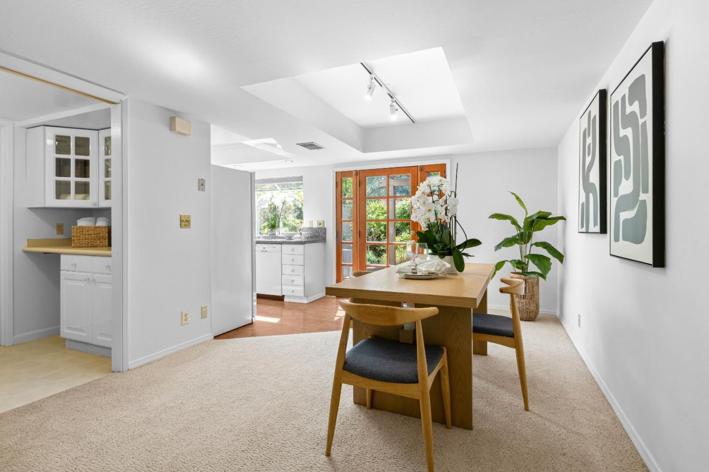 Detail Gallery Image 9 of 45 For 6046 Calle De Rico, San Jose,  CA 95124 - 2 Beds | 2/1 Baths