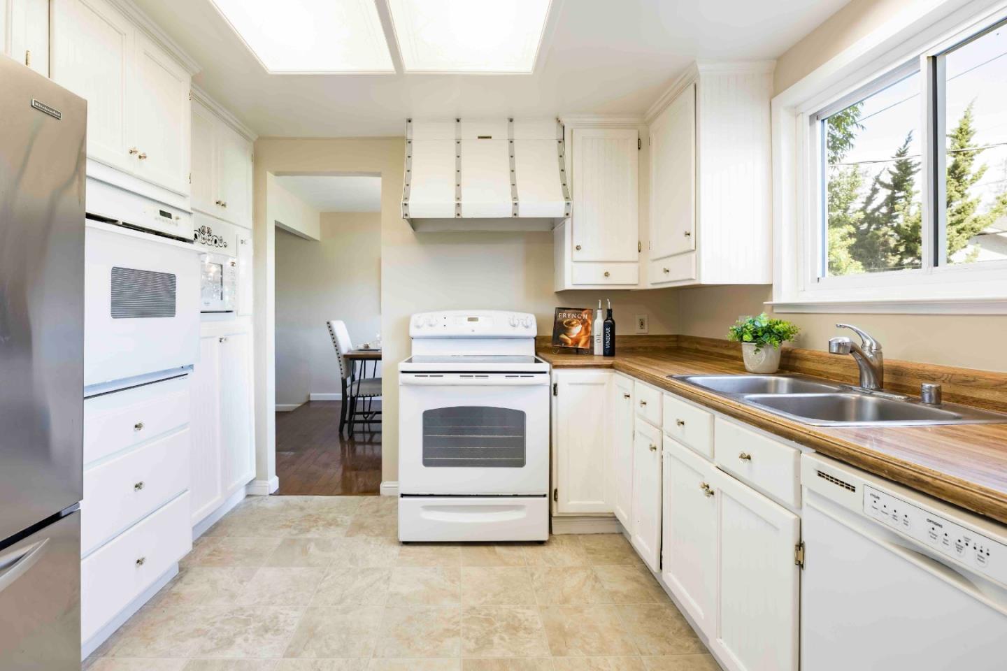 Detail Gallery Image 9 of 30 For 271 Copco Ln, San Jose,  CA 95123 - 4 Beds | 2/1 Baths